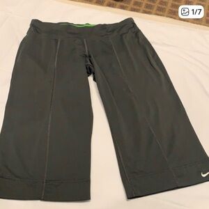 Nike Ladies Charcoal Crop Joggers. EUC Size Medium. Slits up side legs.​